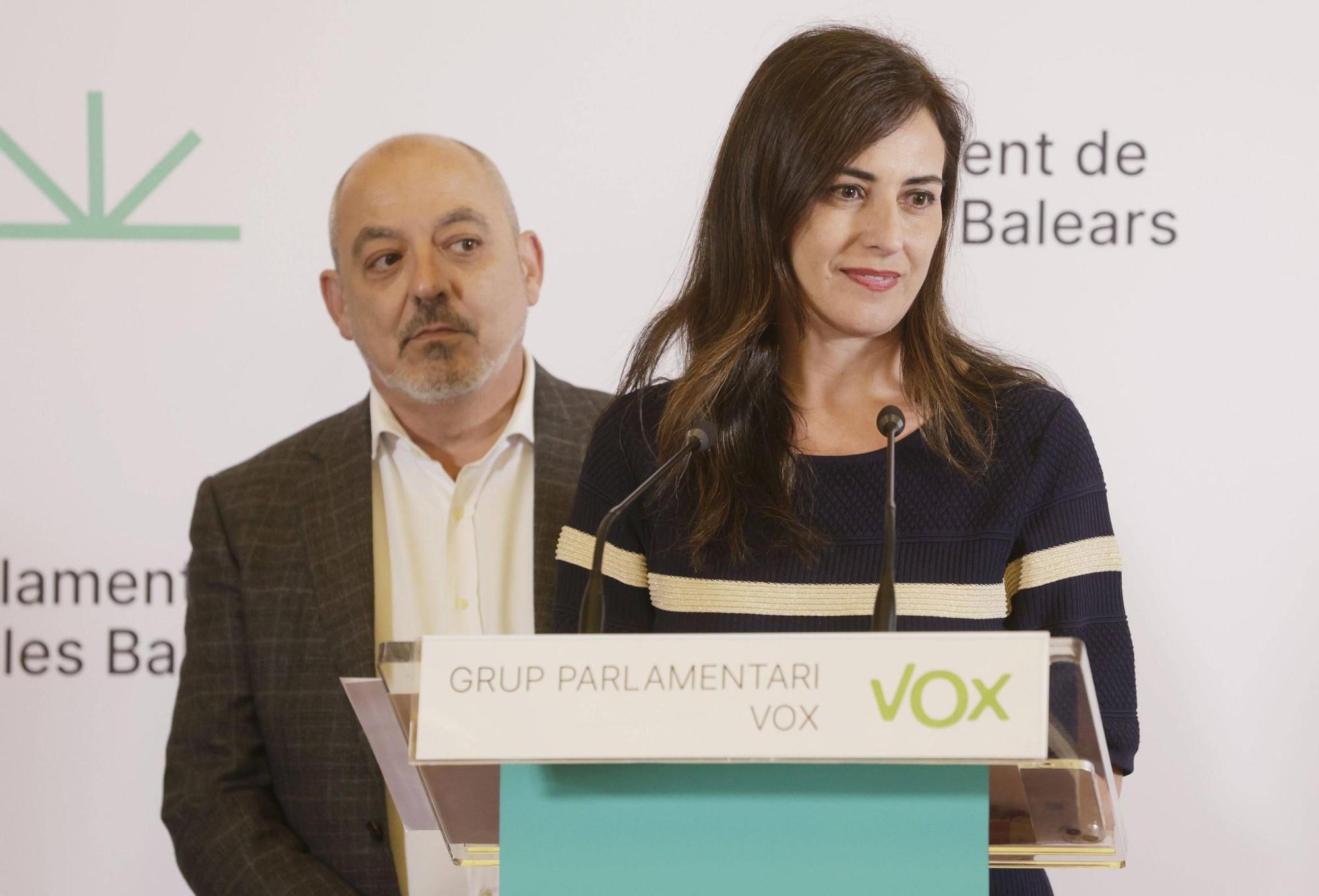 La portavoz de Vox en el Parlament, Idoia Ribas, junto al diputado Sergio Rodríguez