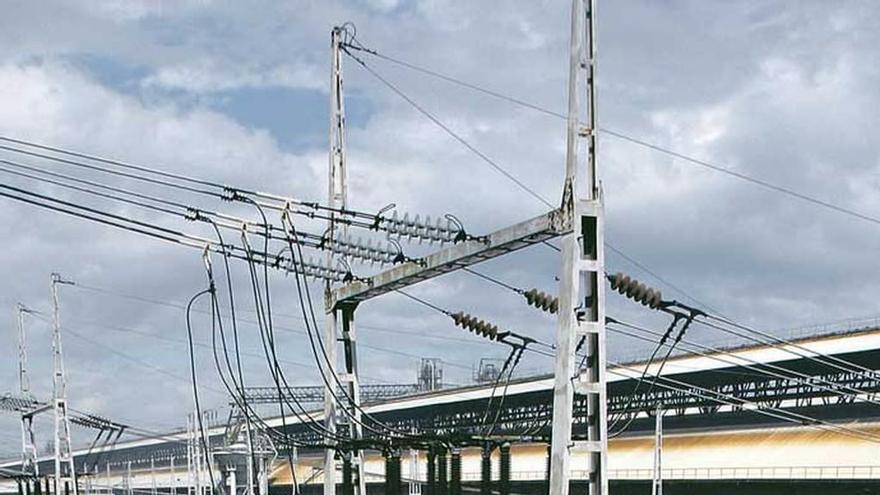 La subestación eléctrica de la factoría Alcoa, en Avilés.