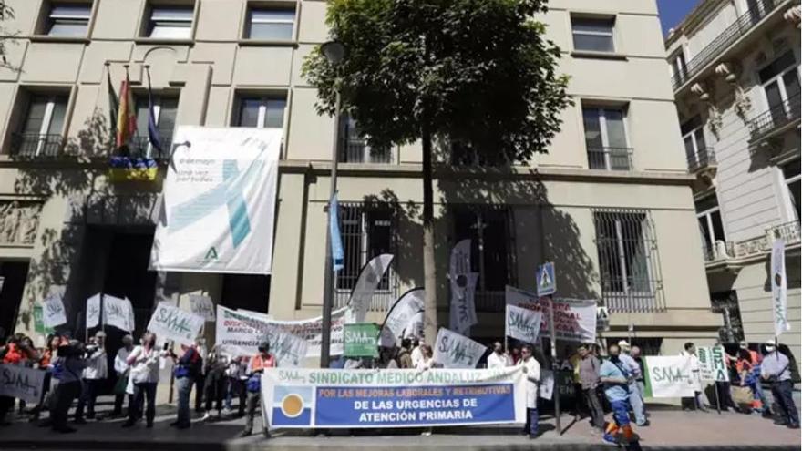 Los médicos andaluces se concentran en Málaga para denunciar la &quot;agonía de la Atención Primaria&quot;