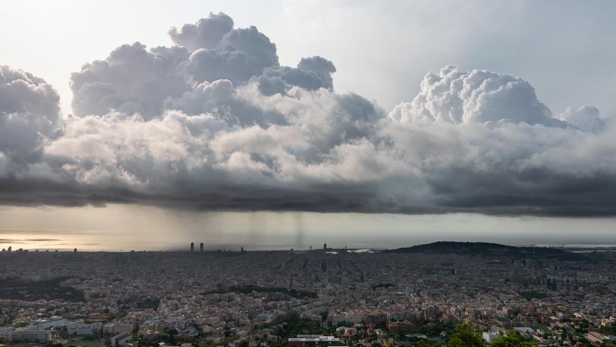 Actividad tormentosa sobre Barcelona, la mañana del 30 de agosto