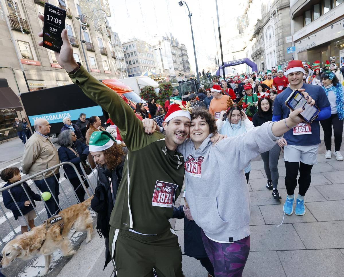 Loca carrera de Navidad: la San Silvestre colorea Vigo