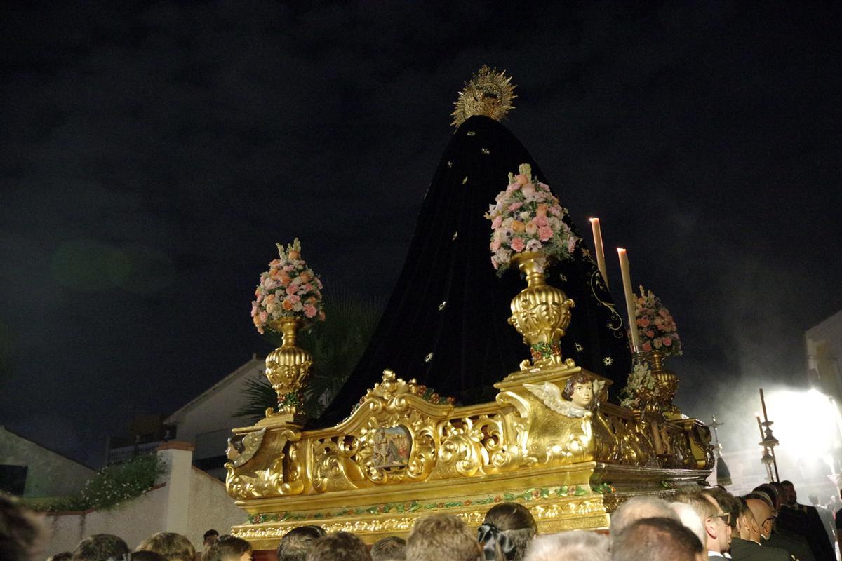 Rosario vespertino de la Virgen de los Dolores de Puerto de la Torre, en imágenes