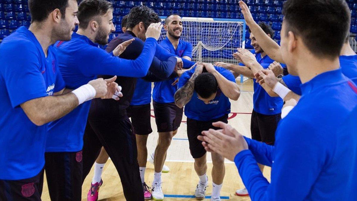 Ximbinha recibió las bromas de sus compañeros