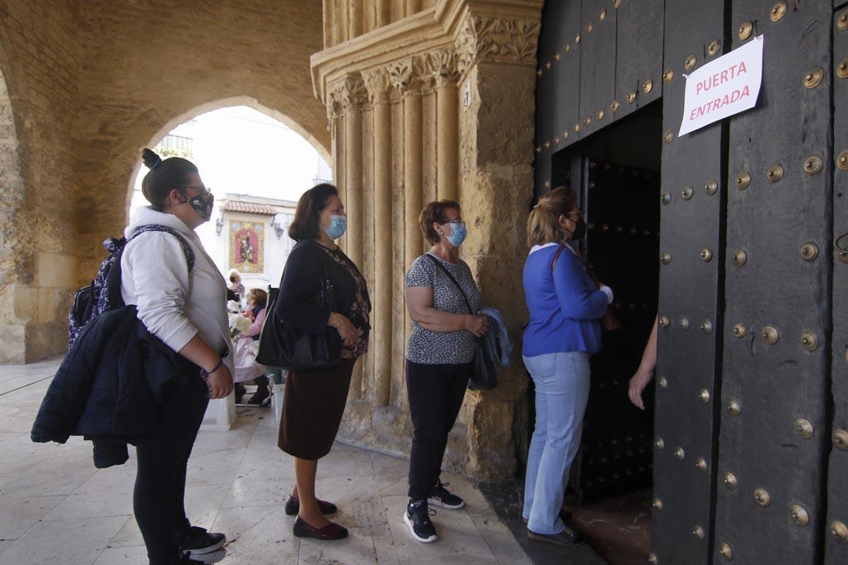 Martes y trece en San Lorenzo, colas para visitar a la Virgen de los Remedios