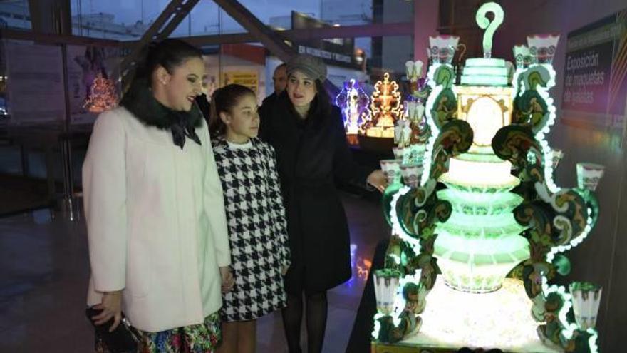 Renfe Exposición de gaiatas en la estación