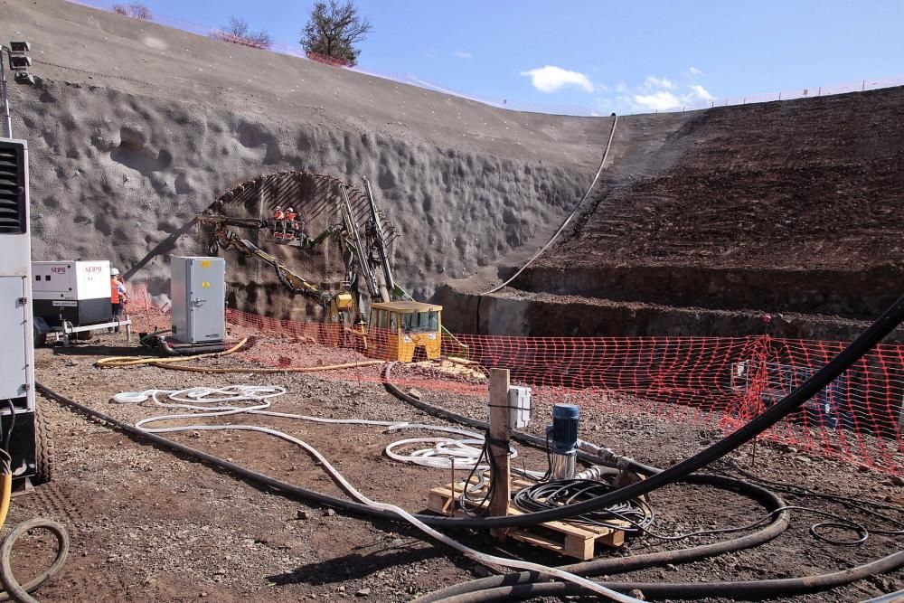 Inicio de la excavación del túnel de Erjos.