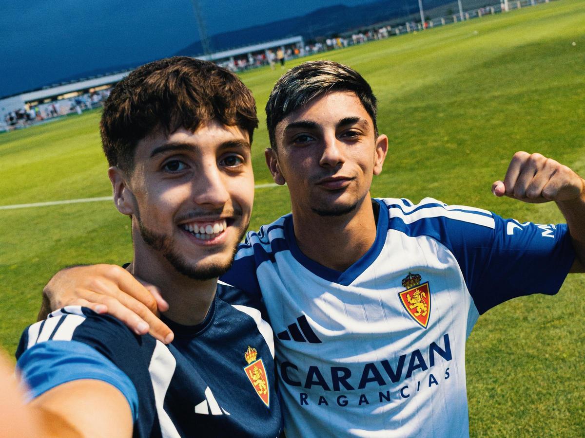 Vadillo y Tobajas se hacen un selfi tras el partido en Logroño.