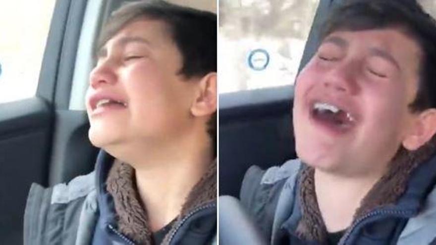 Convierte a su hermano en meme por su reacción al pillar a sus padres haciendo el amor