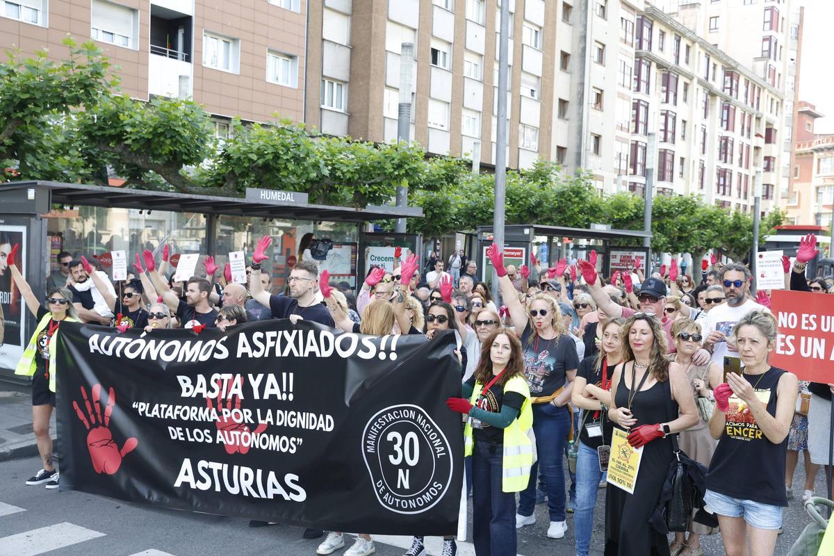 La protesta de los autónomos en Gijón, en imágenes La protesta de los autónomos en Gijón, en imágenes