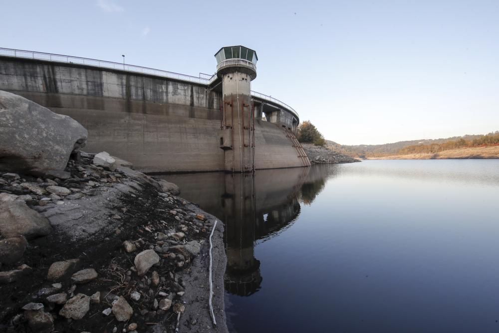 Sequía en el embalse de Eiras. // R, Grobas