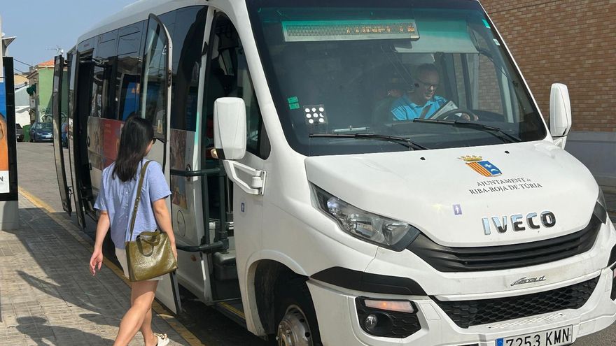 Riba-roja incorpora &quot;ArribaBus&quot; a su Plan de Contratación para conectar el casco urbano con los polígonos