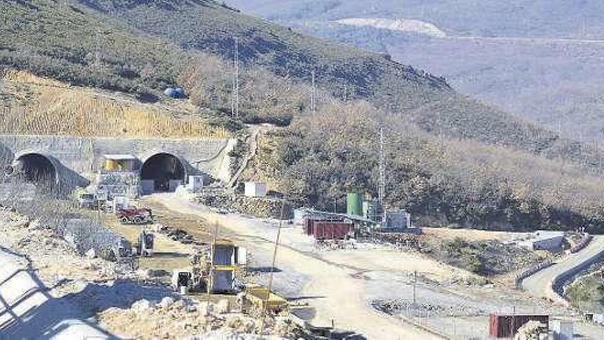 Obras del AVE en los túneles de Sanabria Foto L.O.Z.