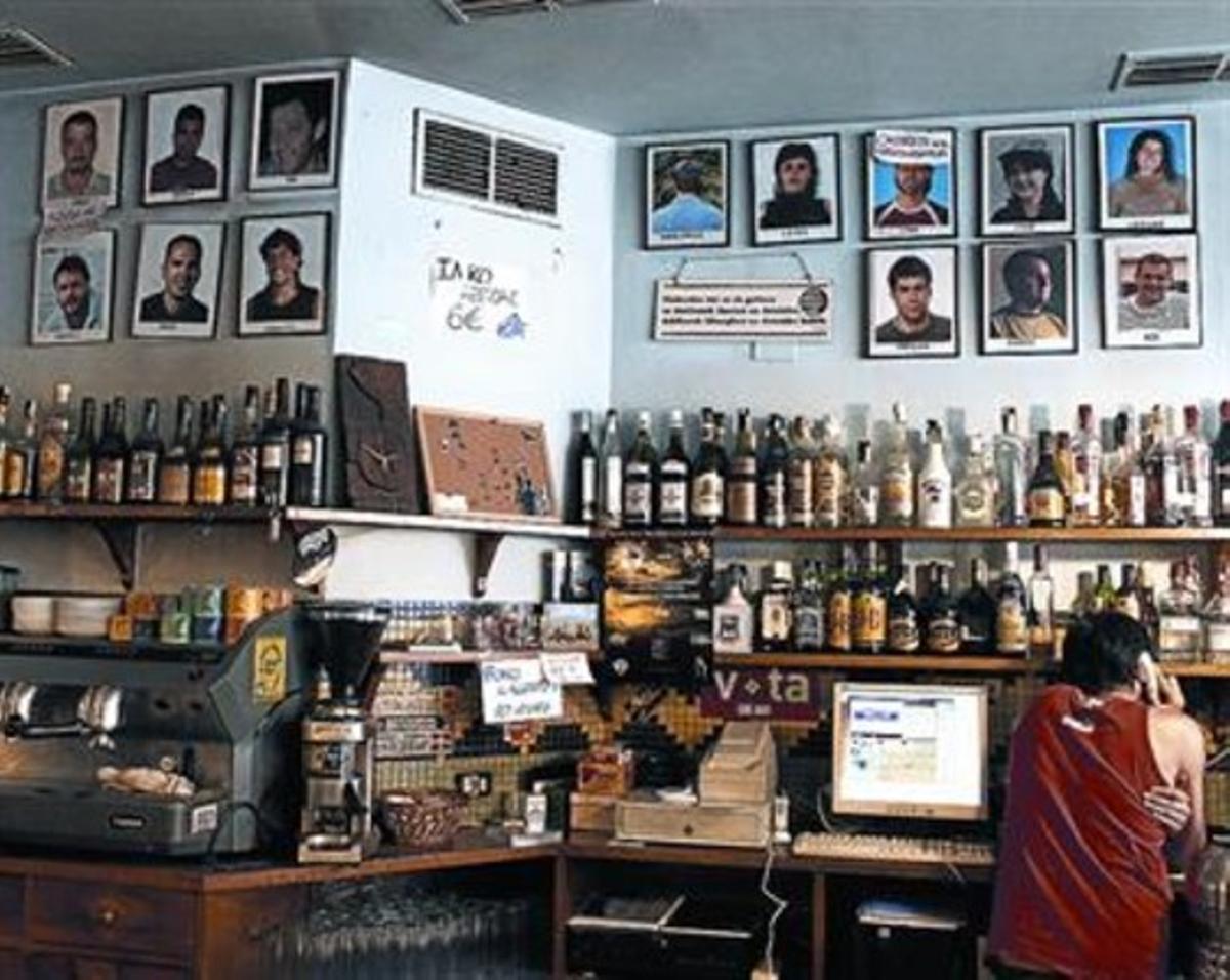 Nombroses imatges de presos de la banda terrorista ETA, en una herriko taberna de Galdakao (Biscaia). Nombroses imatges de presos de la banda terrorista ETA, en una herriko taberna de Galdakao (Biscaia).