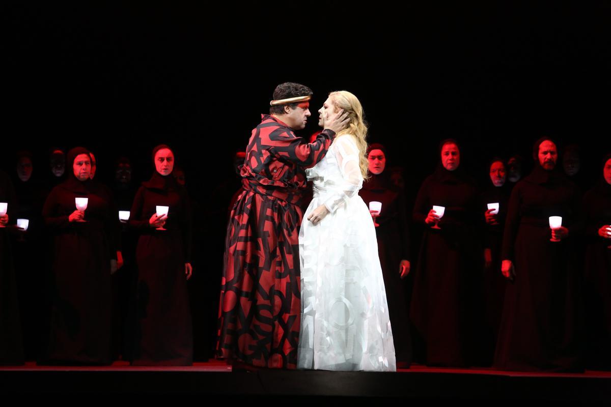 Montaje de Macbeth de Jaume Plensa en el Liceu