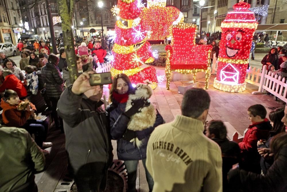 Encendido de luces navideñas en Gijón.