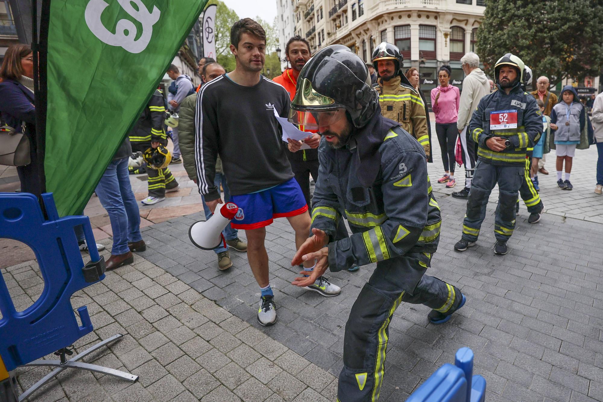 El espíritu de Eloy Palacio toma el centro de Oviedo ocho años después del incendio Uría