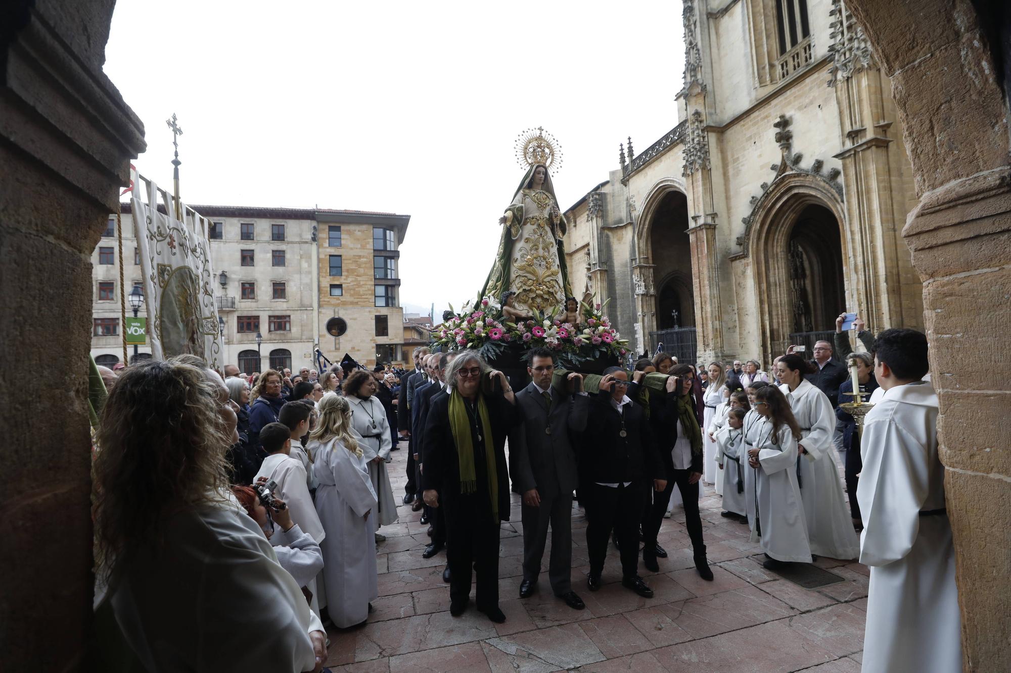 En imágenes: Procesión de la Balesquida en Oviedo