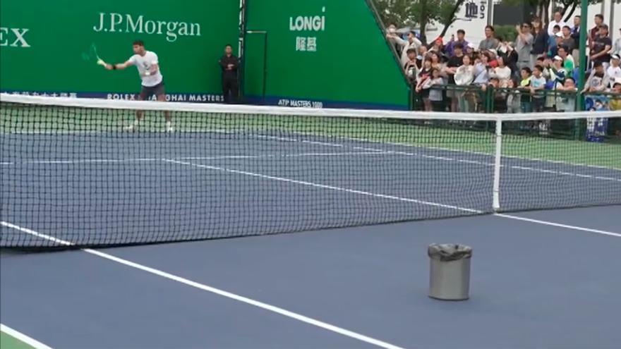 El ingenioso juego de Alcaraz para practicar las dejadas que causó furor en Shanghai