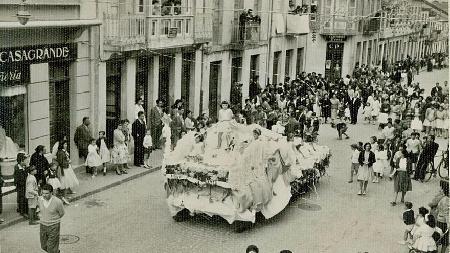 Otra de las carrozas de las fiestas