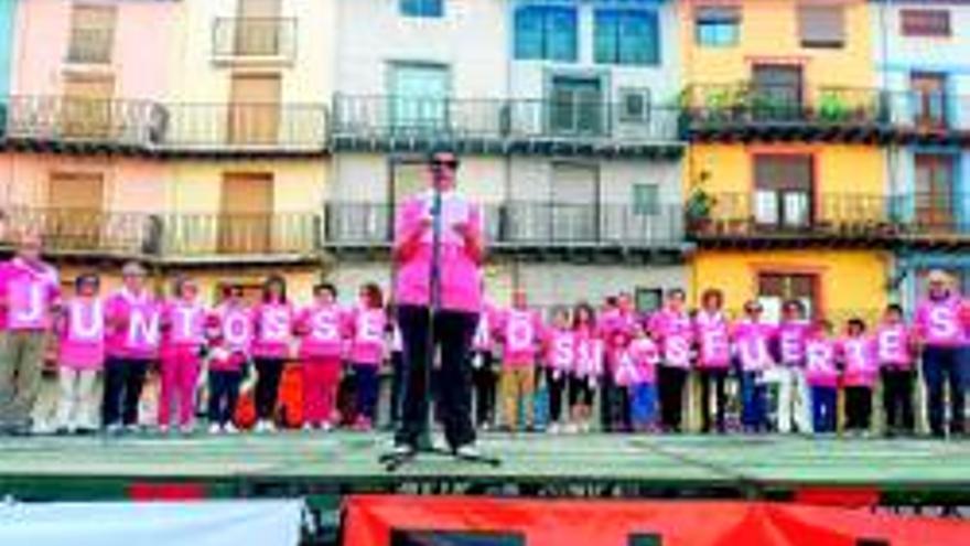 2.000 personas apoyan la lucha contra el cáncer de mama