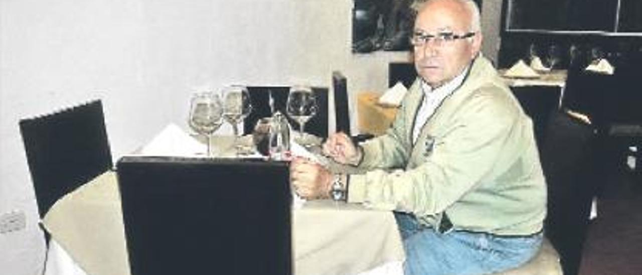 El exrecaudador de Benetússer Vicente Esteve, en su restaurante de Colombia.