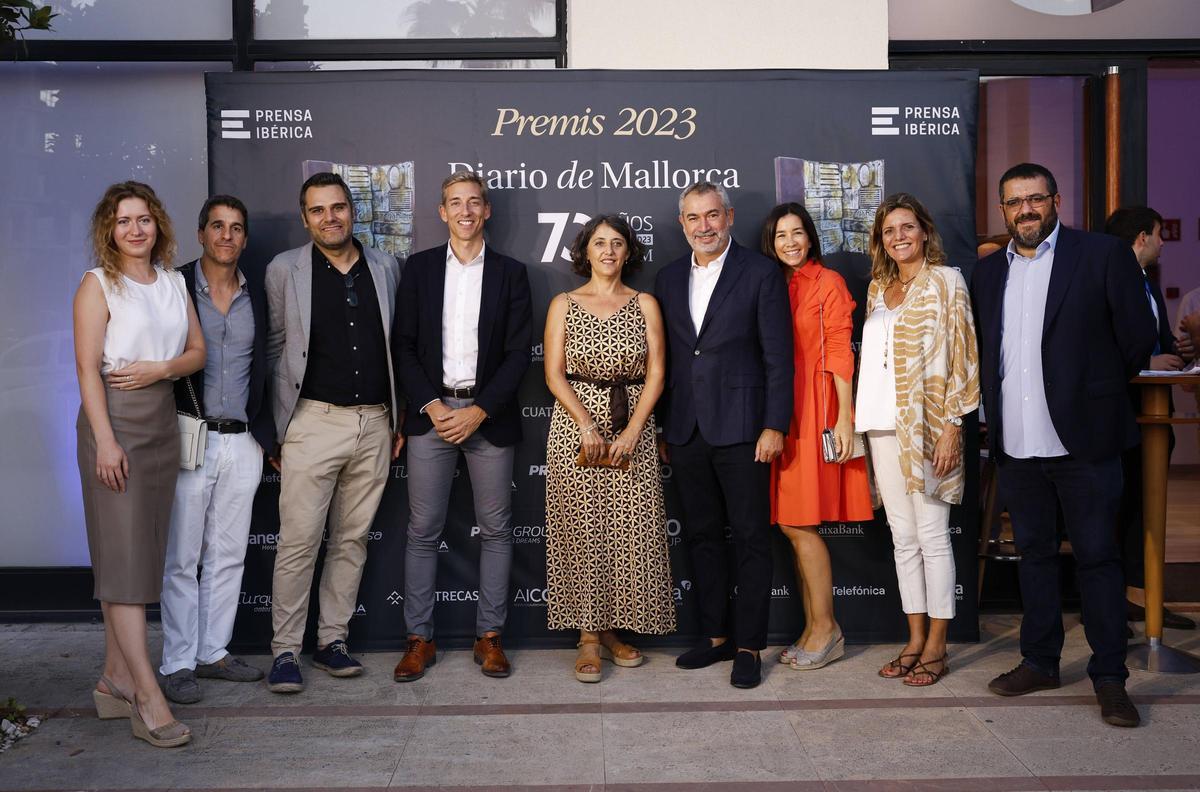 Tatiana Salamakha, Alejandro Palomino, arquitecto; Albert Salas, director de Comunicación RCD Mallorca; Alfonso Díaz, CEO RCD Mallorca; Marisa Goñi, directora de Diario de Mallorca; Bernat Vidal; Mariana Chacón; Isabel Guarch, diseñadora; y Vicenç Vidal, diputado de Més en el Congreso.