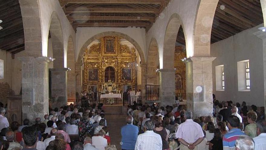 Una reciente ceremonia religiosa celebrada en el santuario de la Virgen del Campo, en Rosinos de Vidriales.