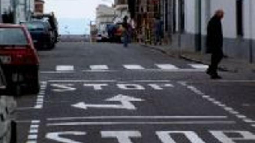 Varios puntos conflictivos de algunas calles son objeto de mejoras en la señalización vertical