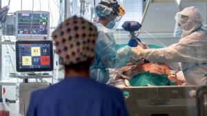 Metges de la covid: «No volem aplaudiments. Si vol ajudar-nos, vacuni’s, protegeixi’s»