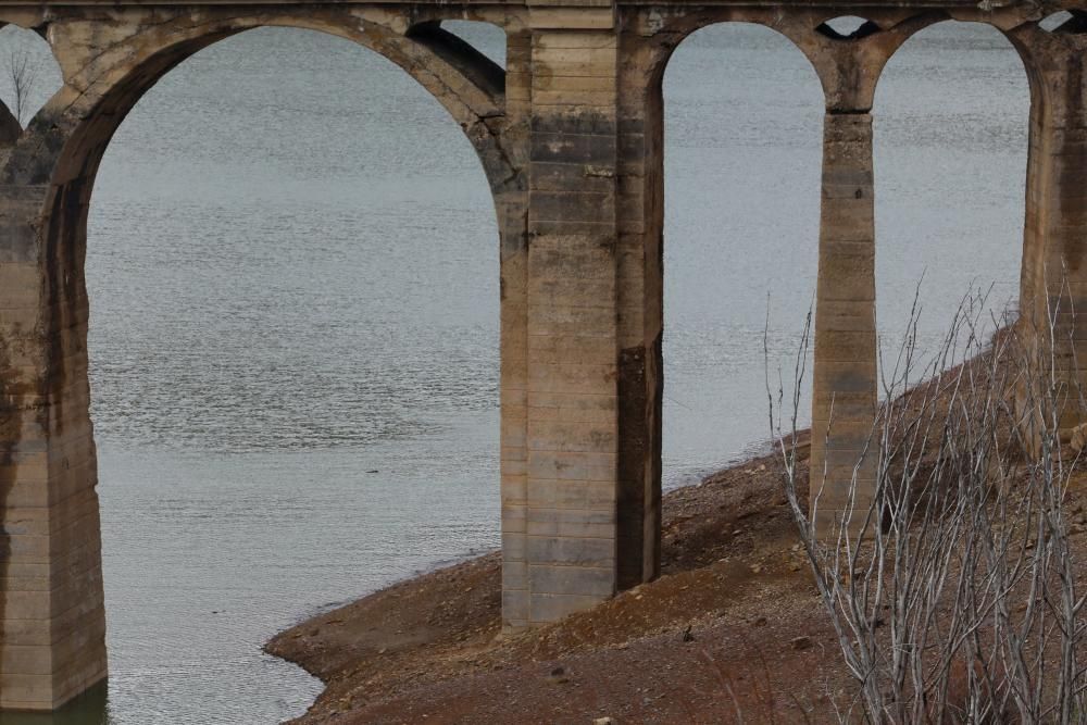 Así está el pantano de Barrios de Luna