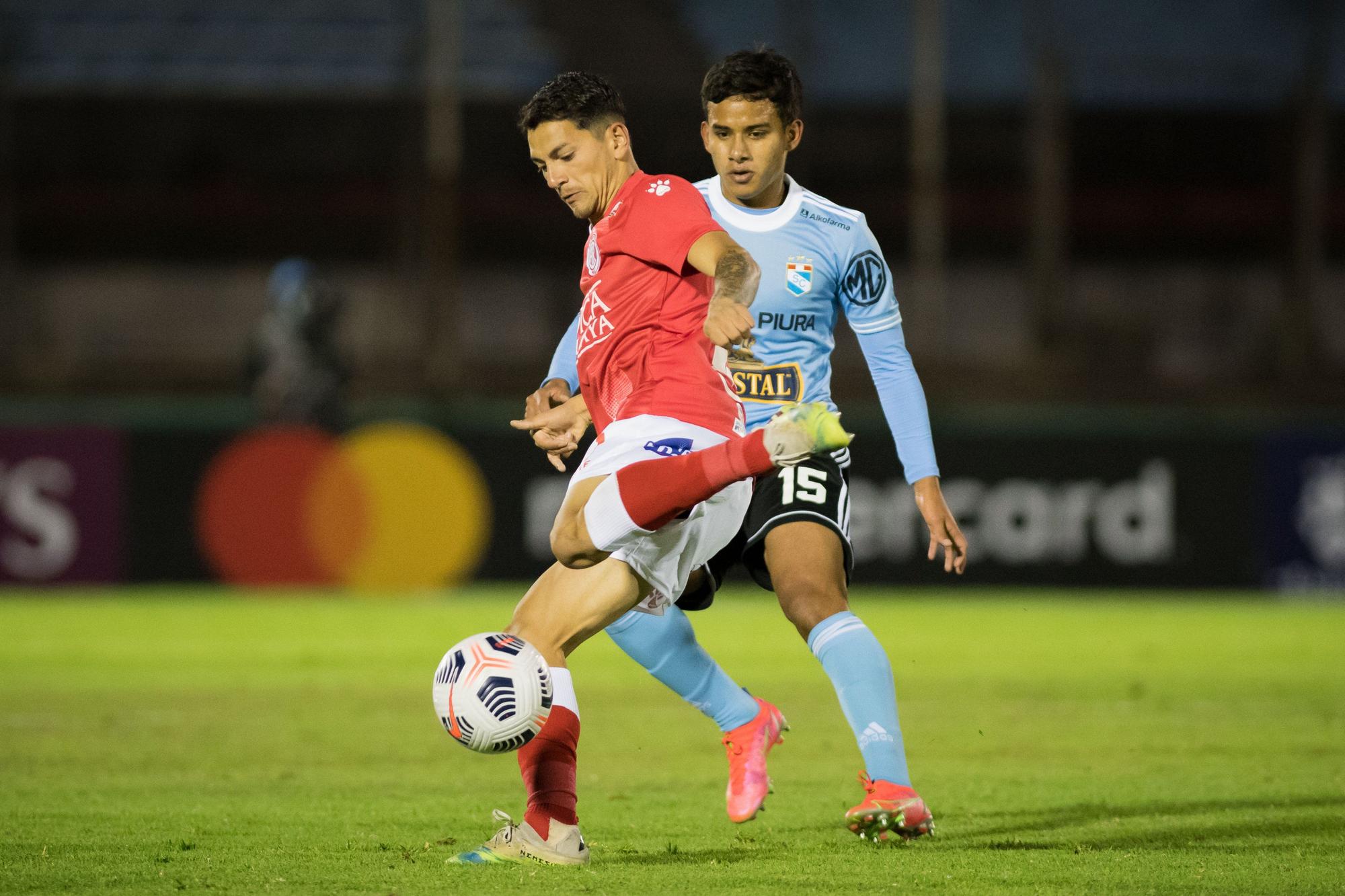 Un momento del Rentistas - Racing Cristal.