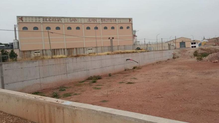 El consistorio ha construido muros y consolidado suelo. | SERVICIO ESPECIAL