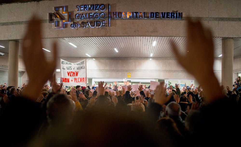 Concentración ciudadana en Ourense en protesta por el cierre del paritorio del hospital de Verín.