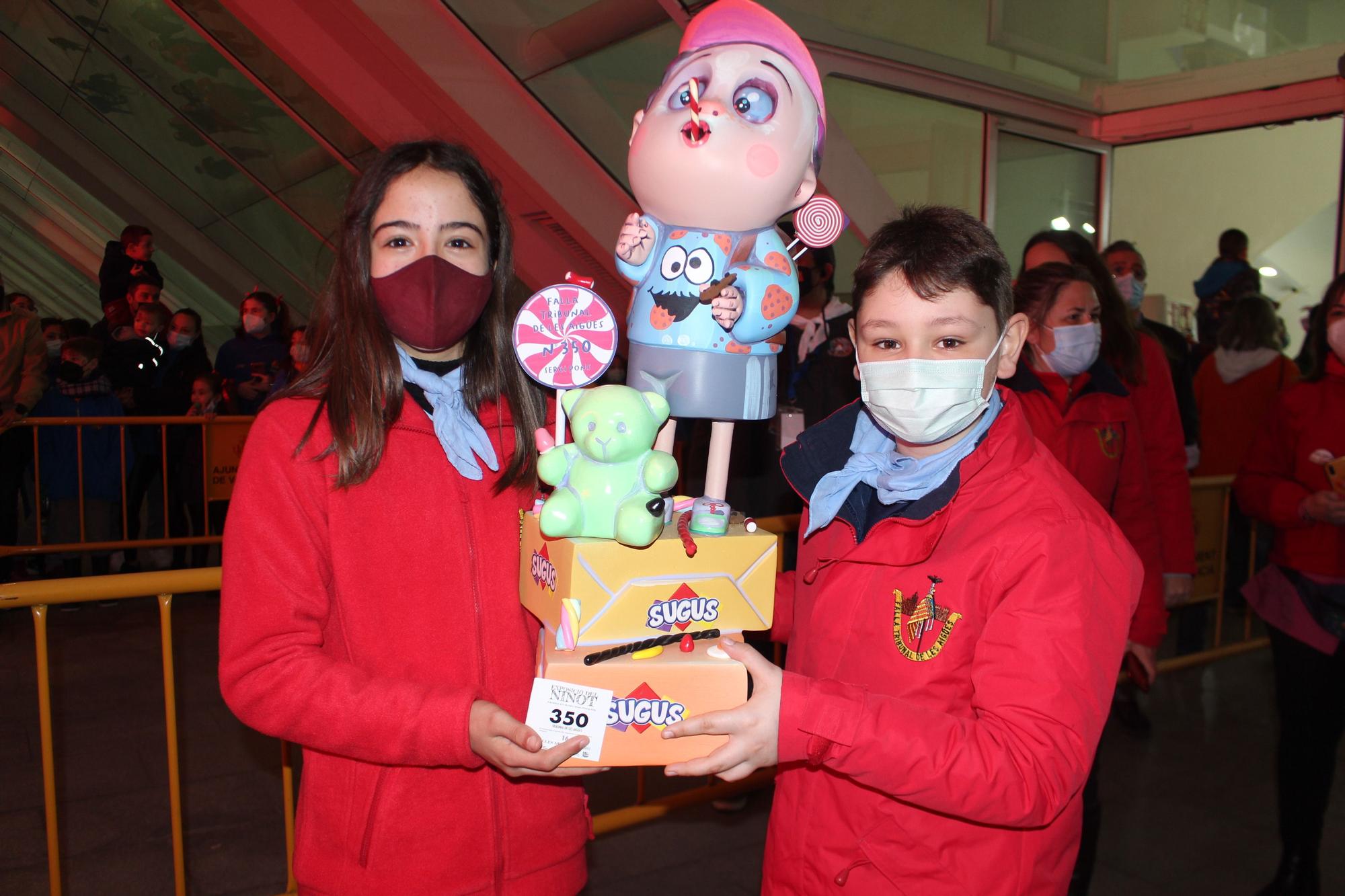 Los infantiles recogen los ninots de las Fallas 2022