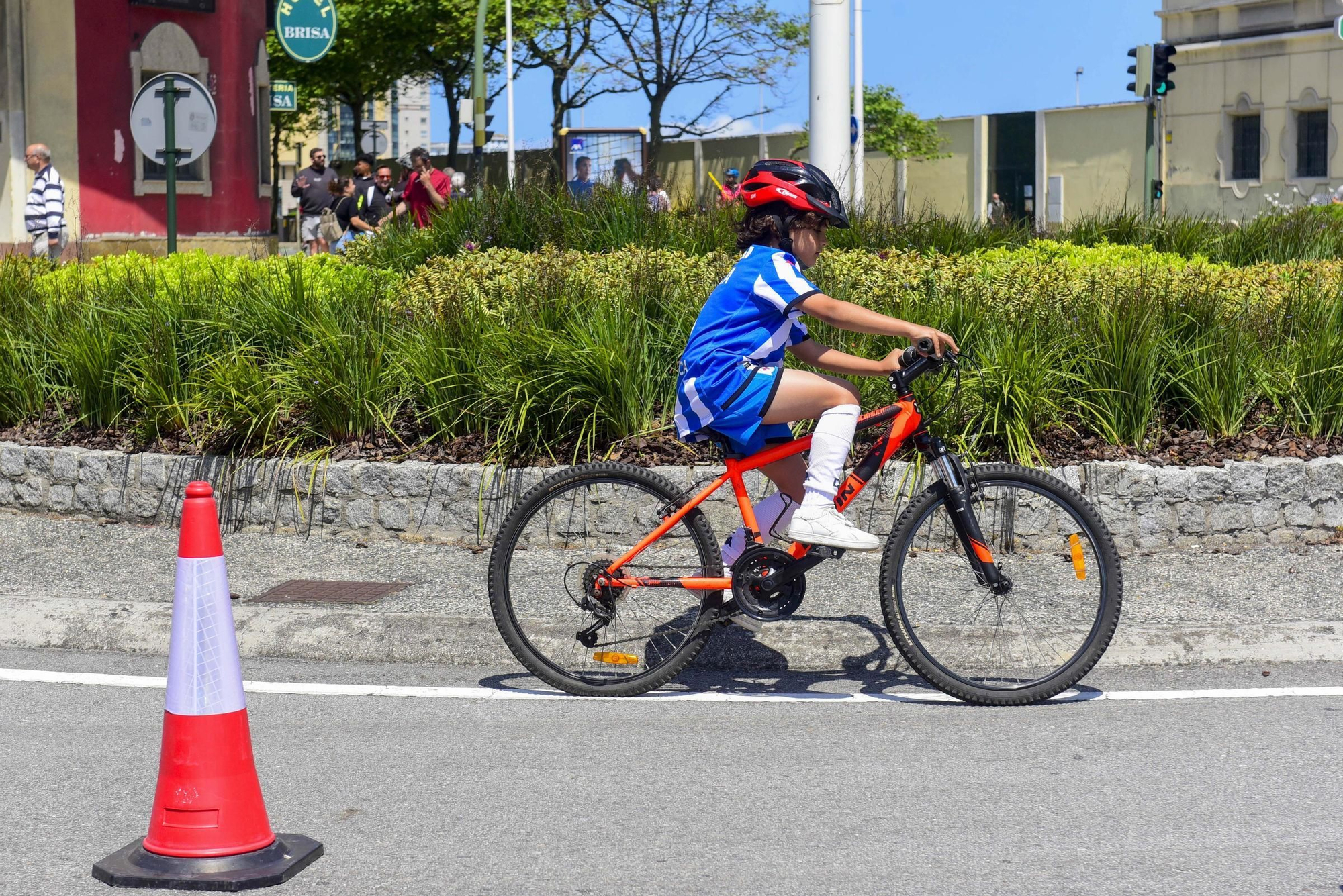 Miles de personas participan en el Día del Deporte en la Calle