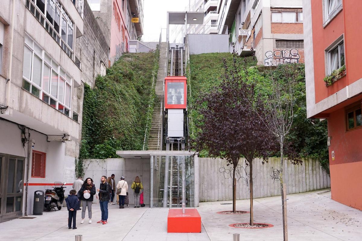 Ascensor Torrecedeira, parque Camilo José Cela.