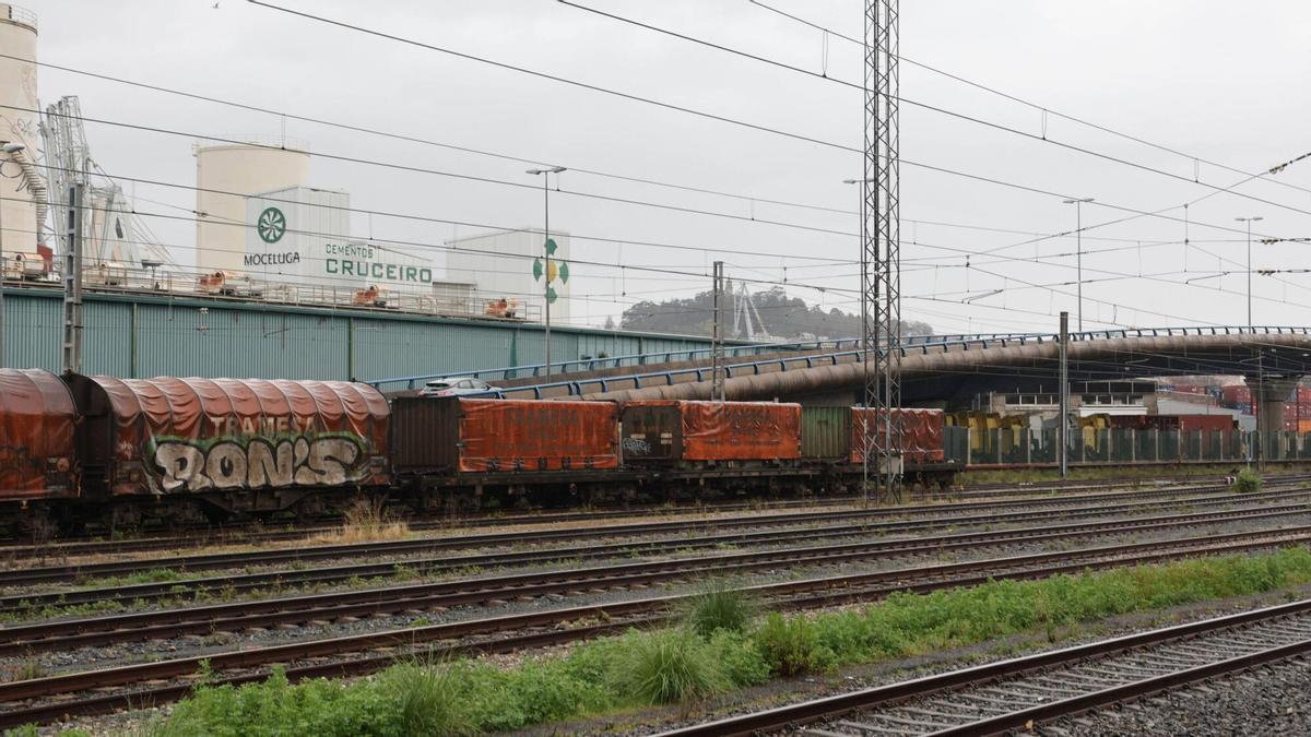 Trenes de mercancías en Guixar.