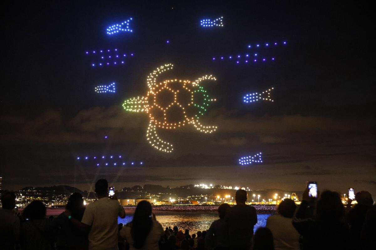 Así fue el espectáculo de drones de Gijón. Así fue el espectáculo de drones de Gijón.