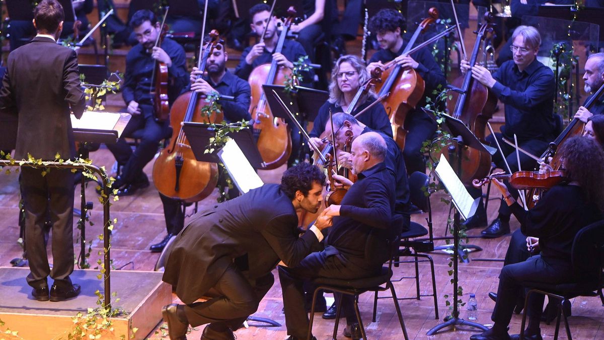Representación del espectáculo “ El inconformista “,de la Real Filharmonía de Galicia en el Teatro Afundación, en Vigo.