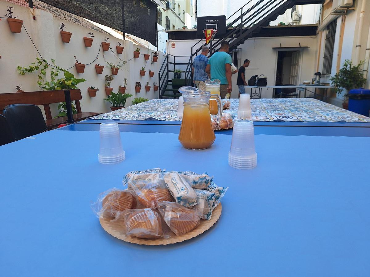 En La Casa de la Esperanza siempre hay un pequeño tentempié con el que iniciar el día