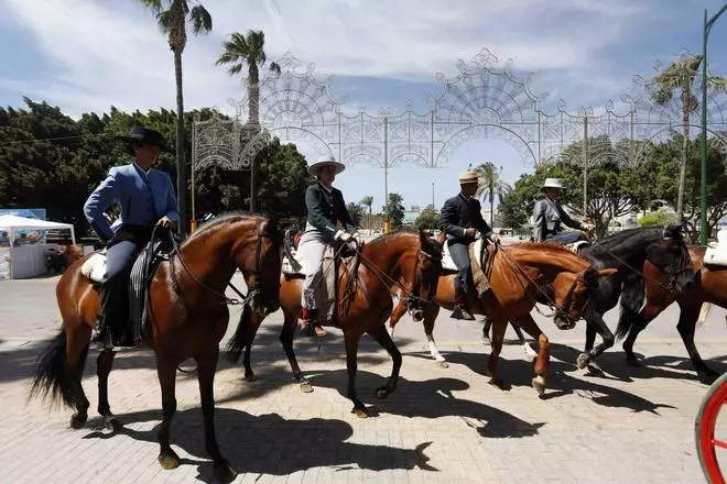 Caballistas y flamencas atraen las miradas en el Real Cortijo de Torres