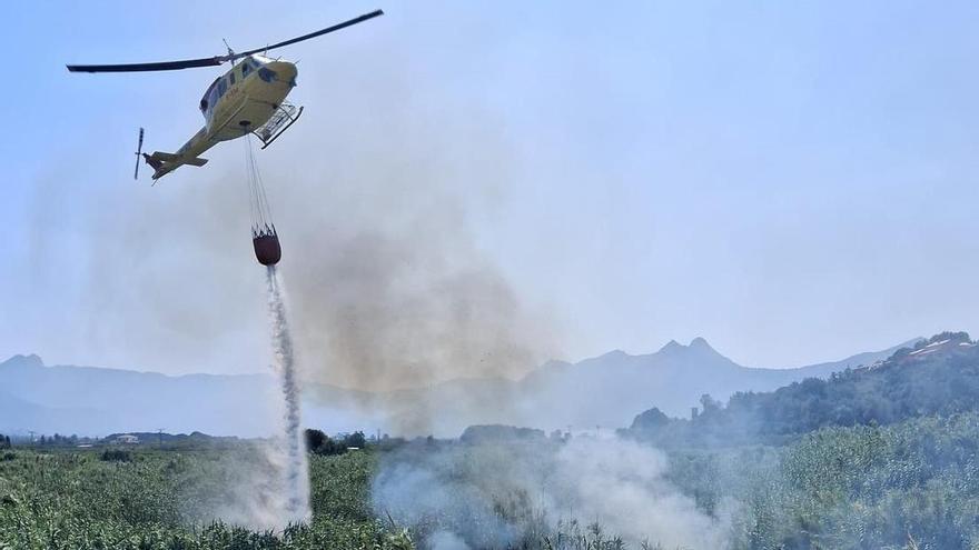Declarado un incendio forestal en un barranco de la Vall de Gallinera