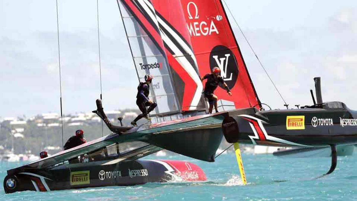 La guerra entre el Team New Zealand y el Oracle Team USA ha llegado a tierra