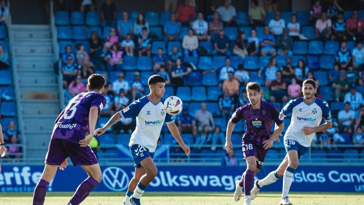 Dylan, en su primer partido como profesional en el Heliodoro Rodríguez.