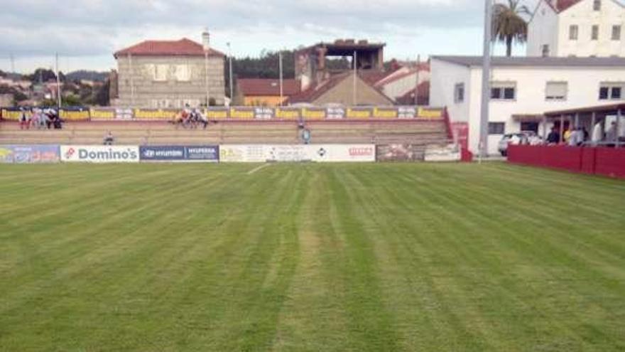 Estado del césped de A Lomba antes del partido del domingo. // NP