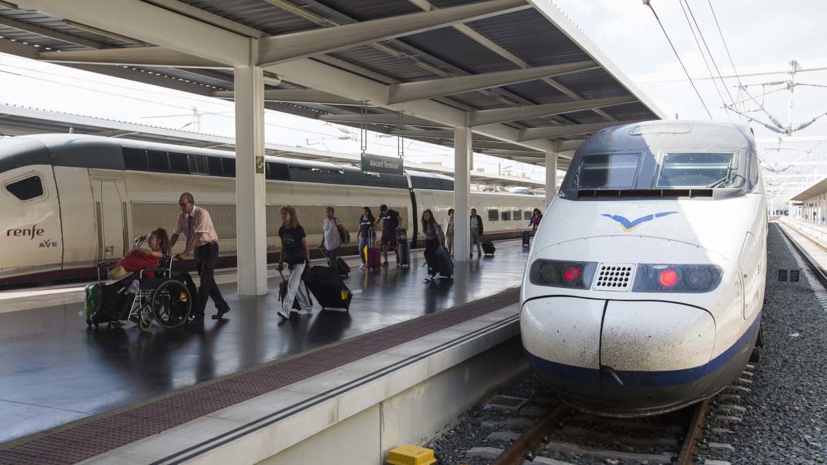 Renfe recupera el martes los trenes que conectan Alicante con Santander