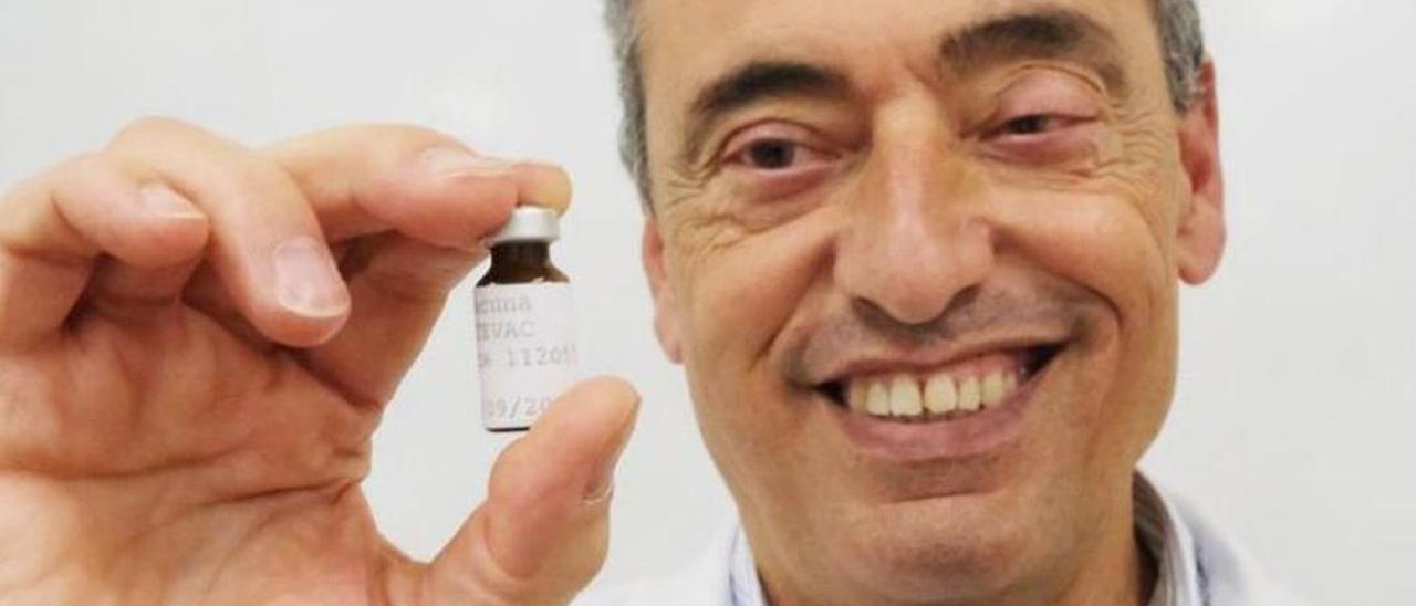 El microbiólogo español Carlos Martín, líder científico del proyecto de la vacuna MTBVAC contra la tuberculosis.