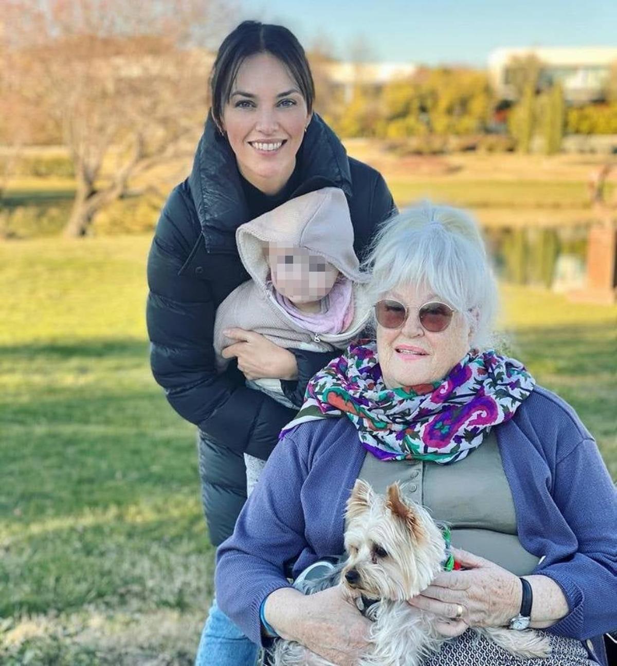 Helen Lindes con su madre, Norma