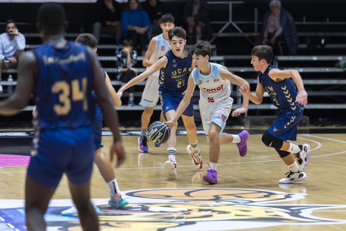 Un partido de fase previa de la Minicopa disputado años atrás en L'Alqueria del Basket.