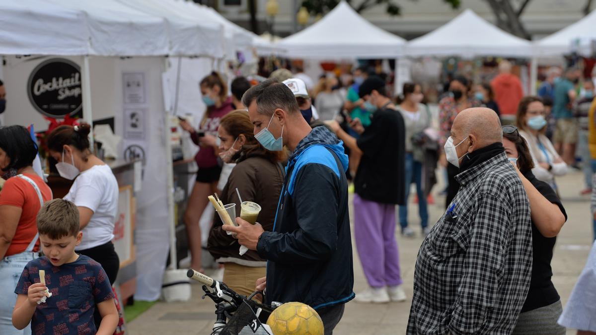 Feria de artesanos en el parque Santa Catalina